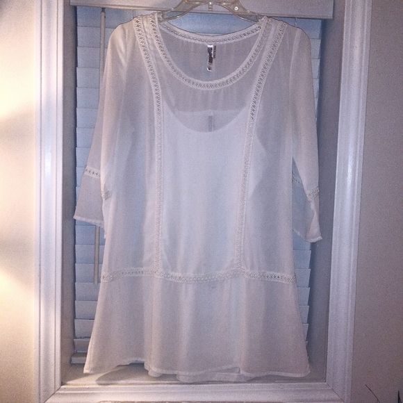 Monoreno NWOT White Sheer Tunic with Crochet Detail Medium - Picture 2 of 8